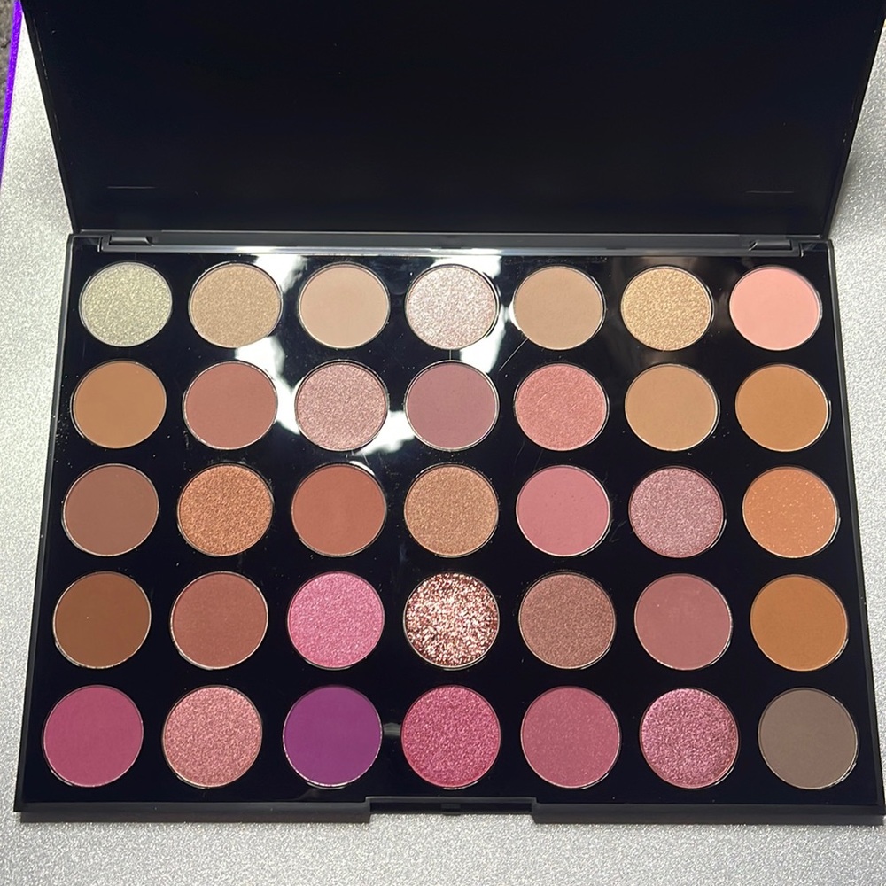 Morphe 35XO Natural Flirt palette